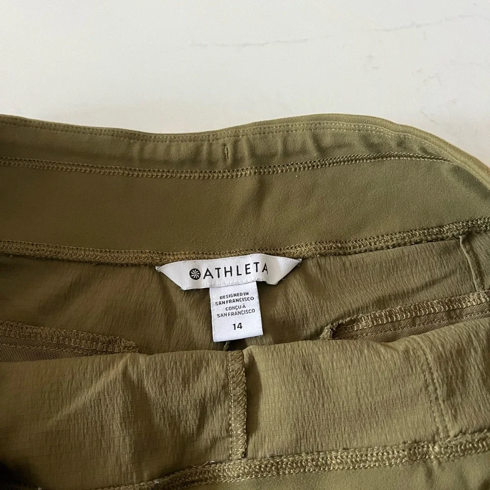 Athleta Olive Trekkie North Mid Rise Shorts Sz 14 - Picture 5 of 8